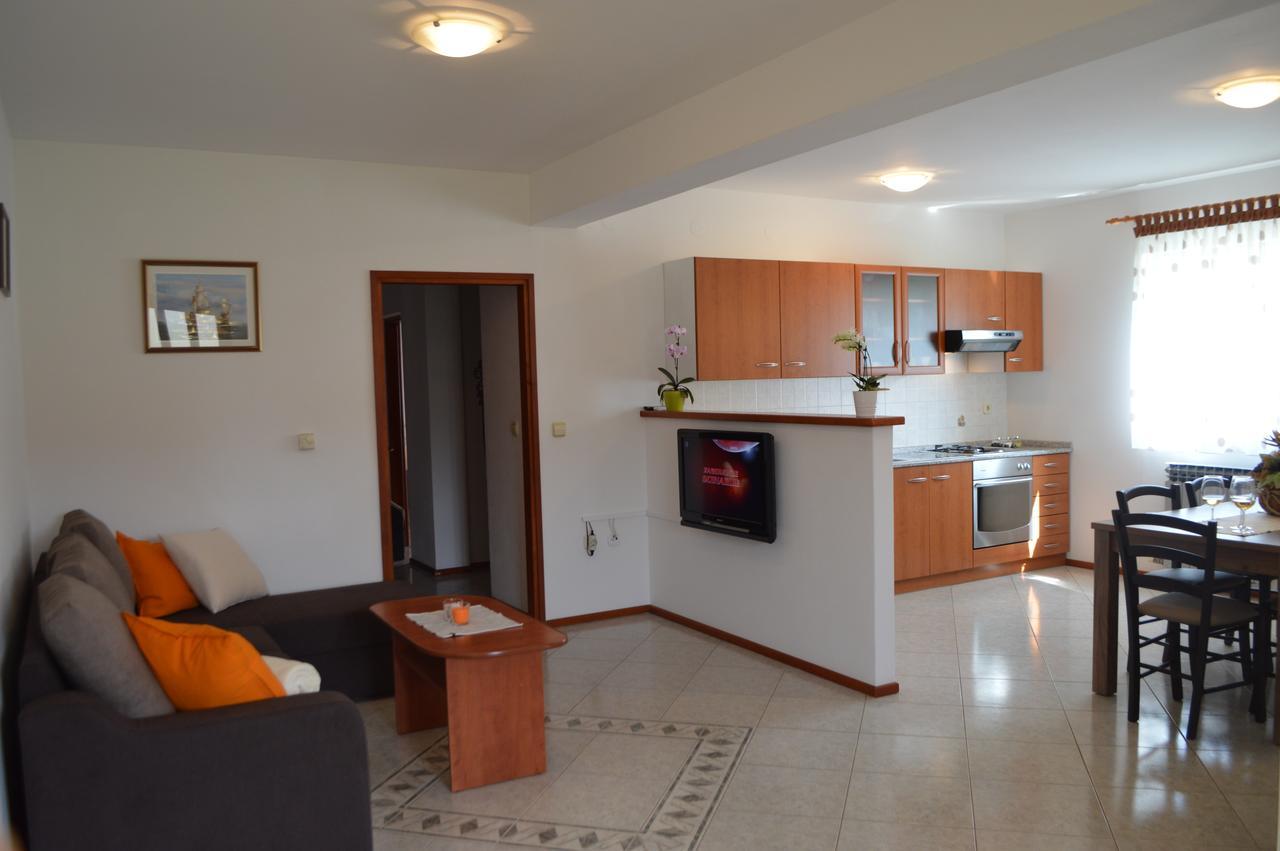 Apartment M&M Marasi Bagian luar foto